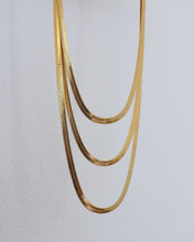 Lade das Bild in den Galerie-Viewer, gold filled herringbone chain

