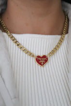 Lade das Bild in den Galerie-Viewer, Prada red heart
