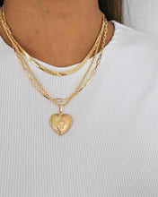 Load image into Gallery viewer, Heart locket necklace
