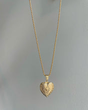 Lade das Bild in den Galerie-Viewer, Heart locket necklace
