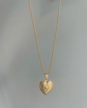 Load image into Gallery viewer, Heart locket necklace
